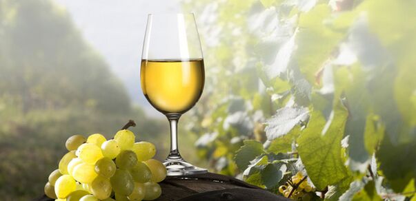 Vino s bijelim blagovaonicom